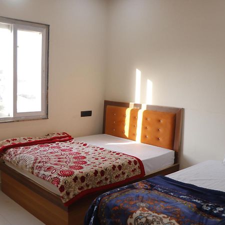 Dolphin Guest House Mathura Extérieur photo