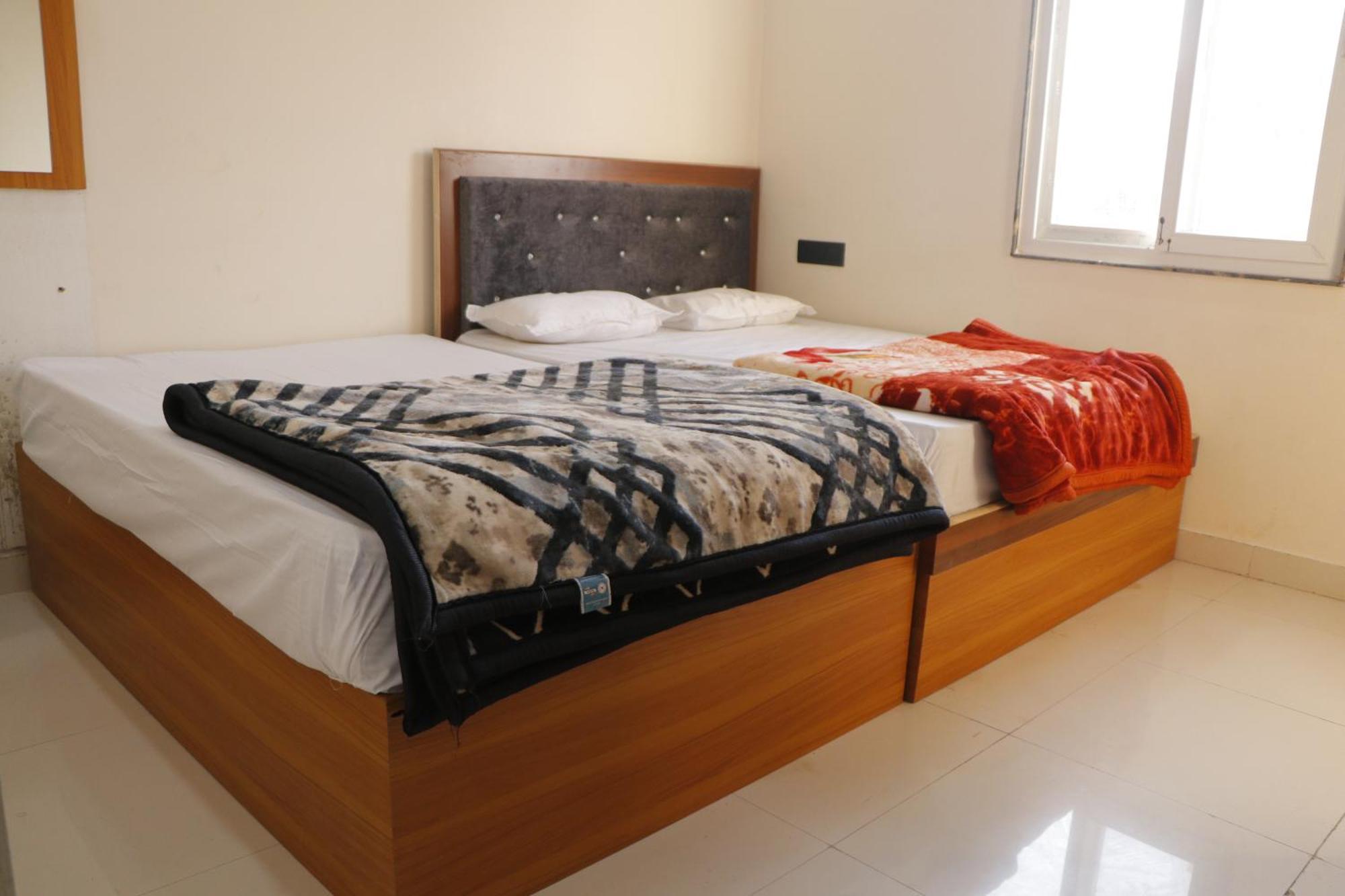 Dolphin Guest House Mathura Extérieur photo